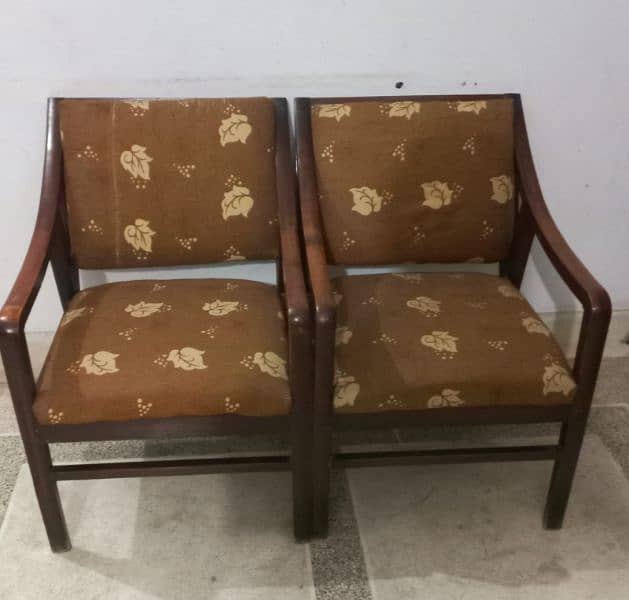 4 Wooden Chairs in good condition for sale. 4 chair set 2