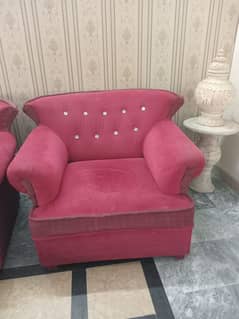 red sofas