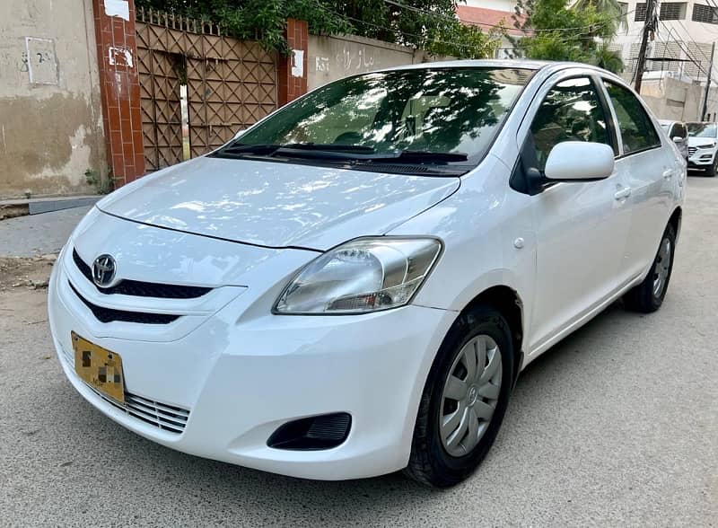 Toyota Belta 2007/2012 White color  1000cc automatic original body 3