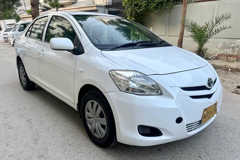 Toyota Belta 2007/2012 White color  1000cc automatic original body 4