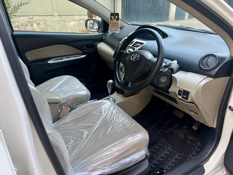 Toyota Belta 2007/2012 White color  1000cc automatic original body 6