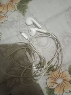 earphones