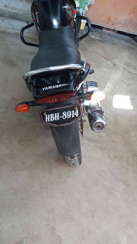 YAMAHA YBR 125G 4