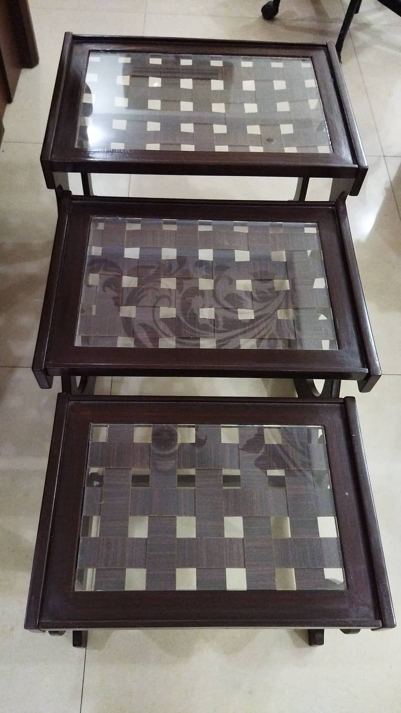 tables / nesting tables / glass top nesting table / coffee table 0