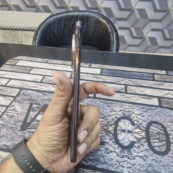 vivo v 30 e 8/256 Brown 4