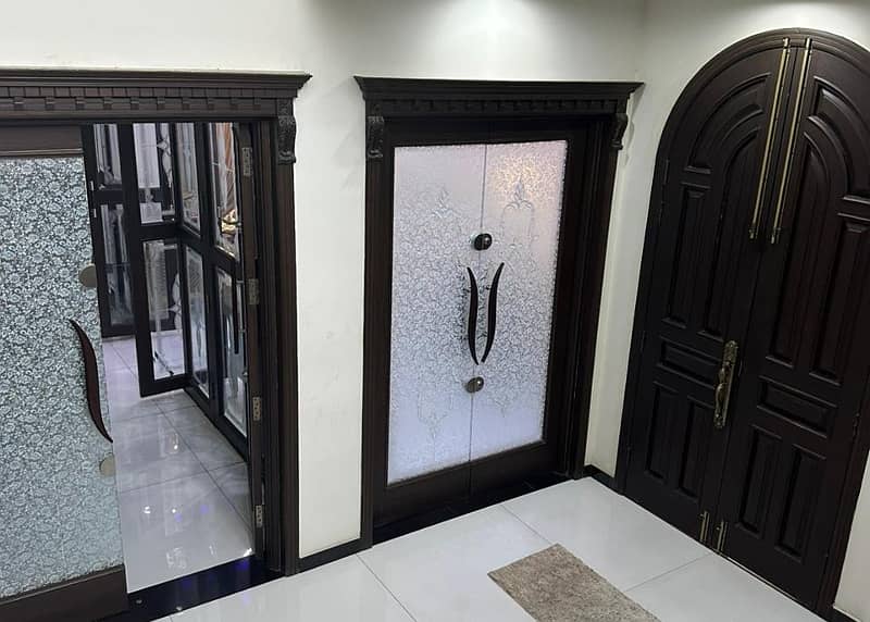 Separate Entry 1 Kanal Furnished Upper portion Available For rent In DHA PHASE 6 Lahore 4