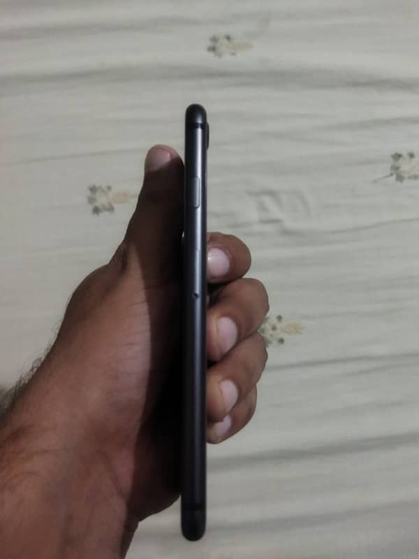 Iphone 8 approved 256 gb good condition black 4