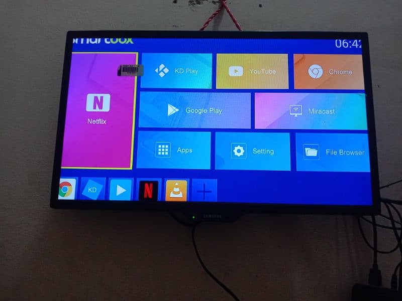 LED 21" with smart tv box 1