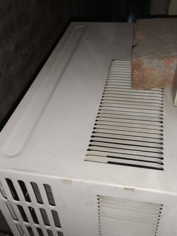 used window ac. in working 1