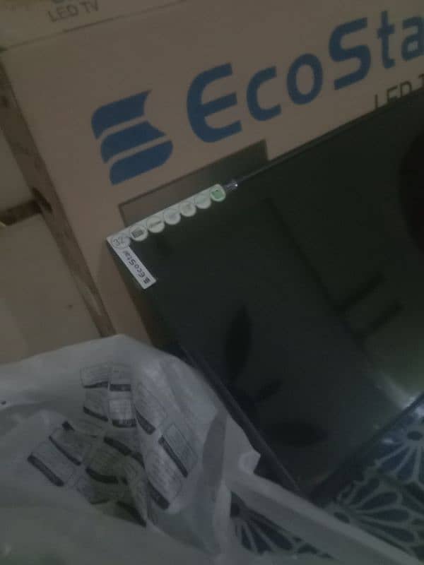 Ecostar simple led tv 32 inch All okay with box 3