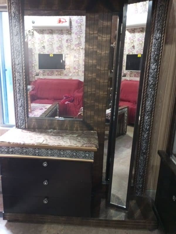 dressing table and showcase 4