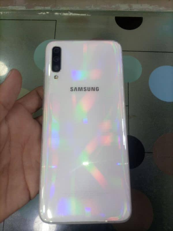 SAMSUNG A70 3