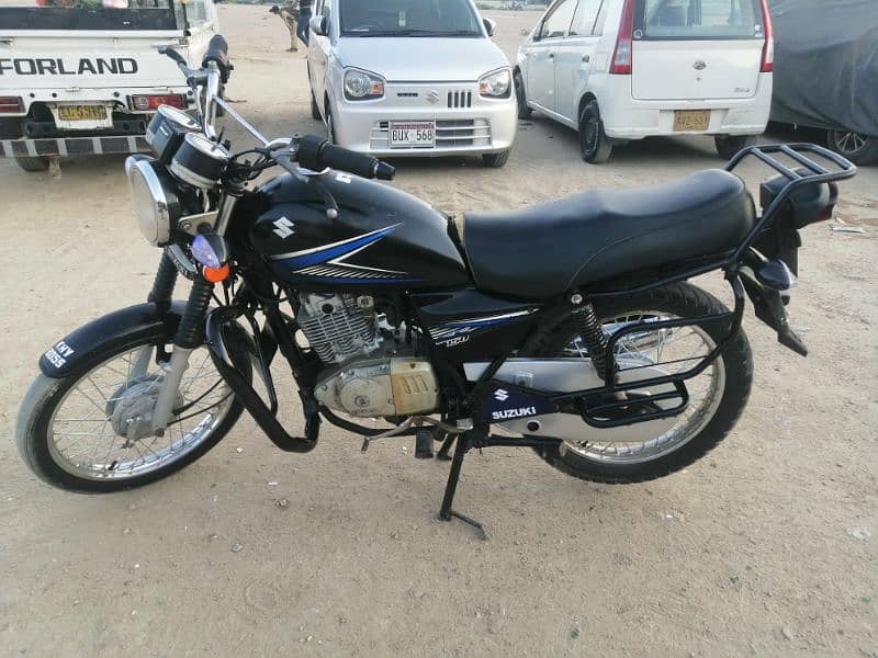 Suzuki 150Gs Model 2015 1