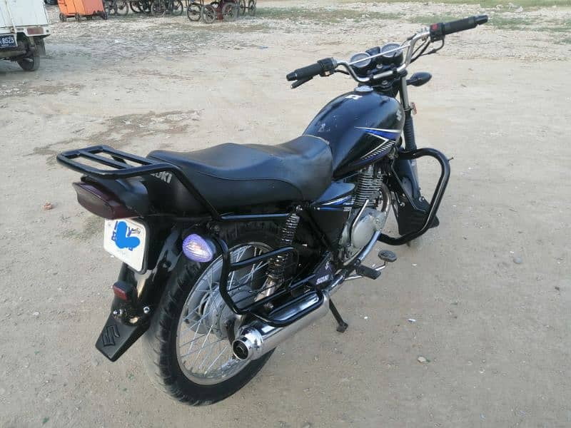 Suzuki 150Gs Model 2015 4