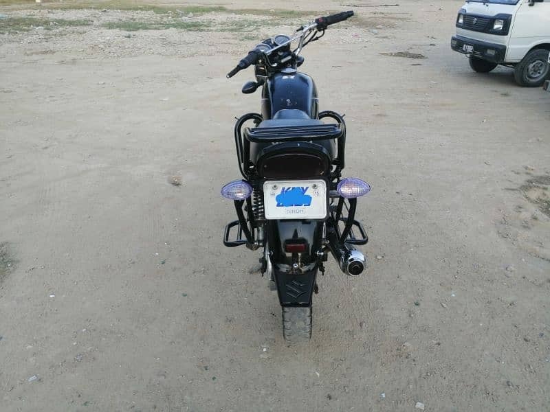 Suzuki 150Gs Model 2015 6