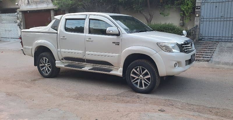 Toyota Hilux 2013 0