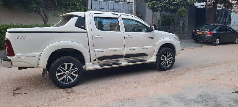 Toyota Hilux 2013 12