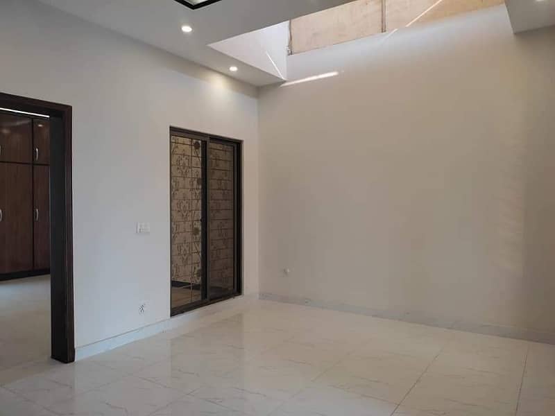 10 Marla House For Rent In Bahria Town Lahore 22