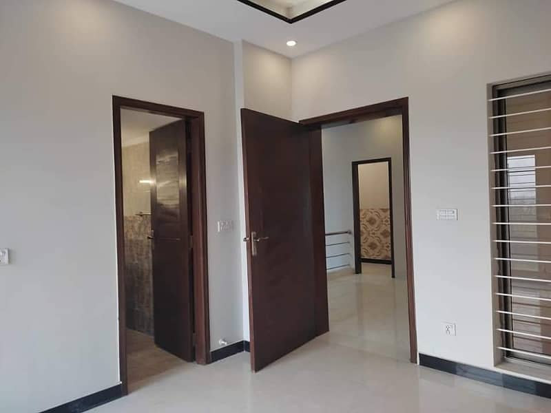 10 Marla House For Rent In Bahria Town Lahore 23