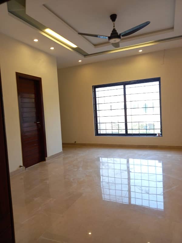 10 Marla Beautiful Double Unit House Available For Rent 14