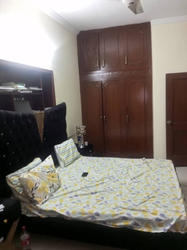 Furnish room available in G10/1 for single male or female 0