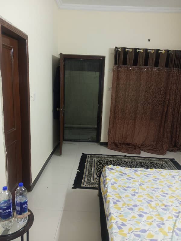 Furnish room available in G10/1 for single male or female 4