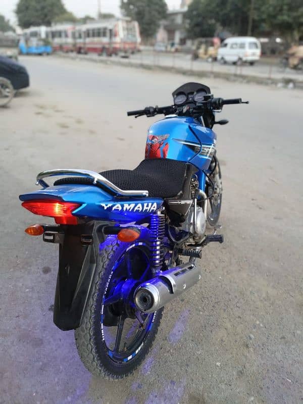 YAMAHA YBR 125 2016 1