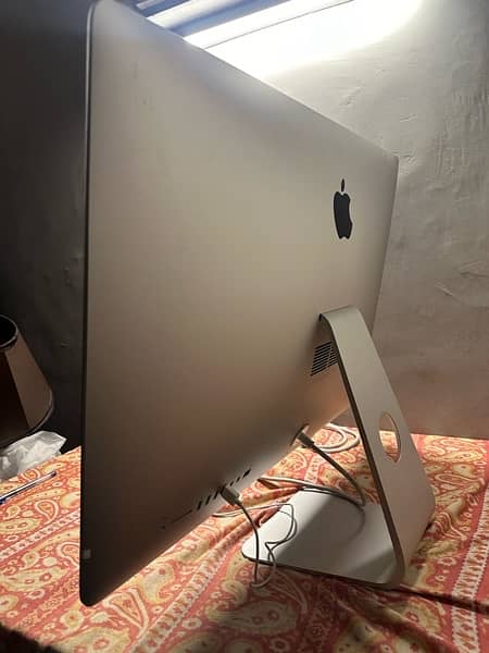 iMac (Retina 5K, 27-inch) 1