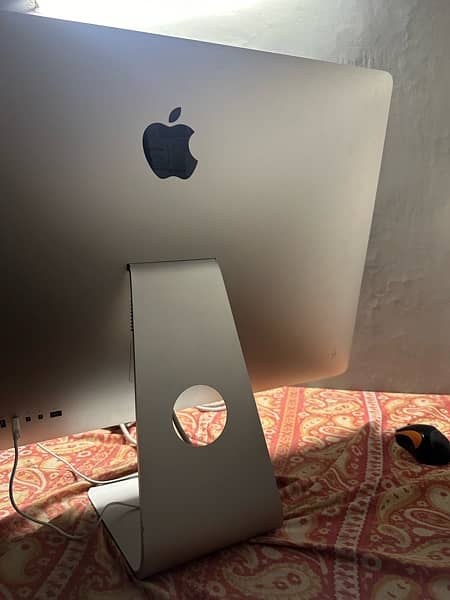 iMac (Retina 5K, 27-inch) 3