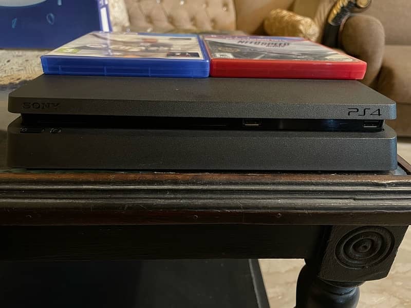 ps4 slim 1TB version with 2 CD and 1 remote 4