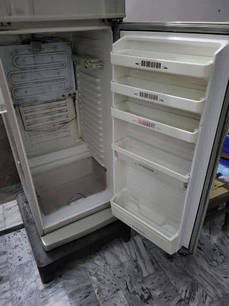 Dawlence Fridge 100% ok Mid size 2