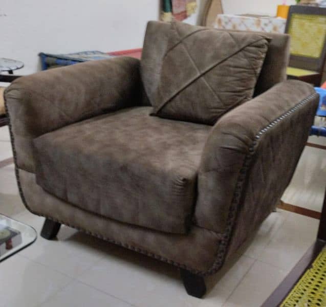 Sofa Set (Excellent condition) 5