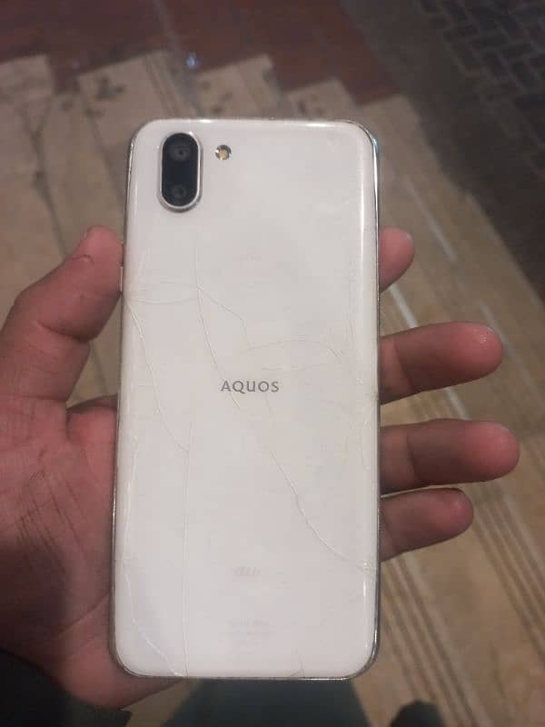 AQUOS R2 3