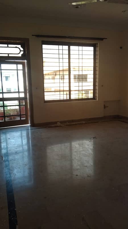 14marla 3beds DD TV lounge kitchen attached baths neat clean upper portion for rent in G 13 4 islamabad 7