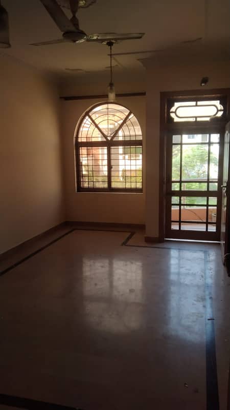 14marla 3beds DD TV lounge kitchen attached baths neat clean upper portion for rent in G 13 4 islamabad 8