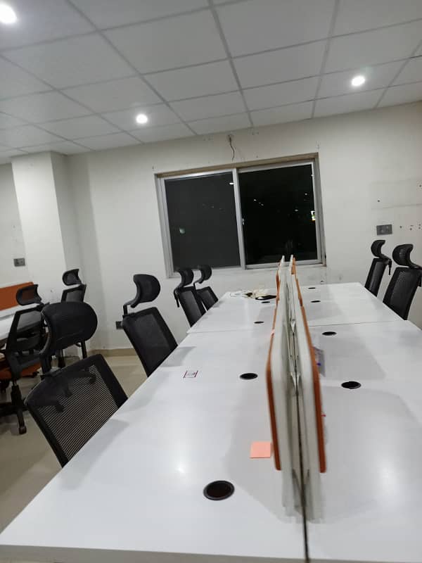 office hall for rent in johar town main road opposite emporium shopping mall 3