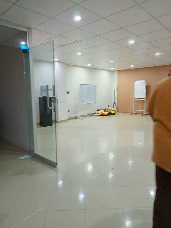 office hall for rent in johar town main road opposite emporium shopping mall 4