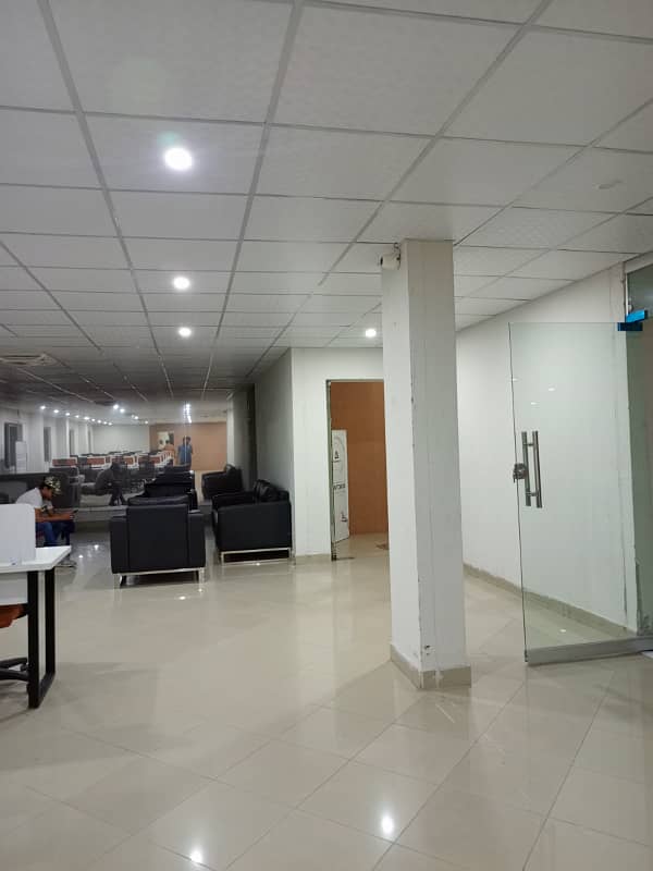 office hall for rent in johar town main road opposite emporium shopping mall 8