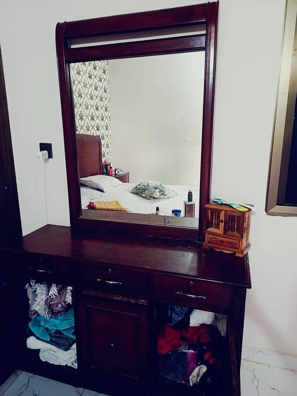 urgent sale dressing table 03321307117 4