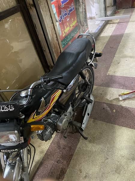 2020 ka stickers hay 2019 kay last month ke bike hay 0