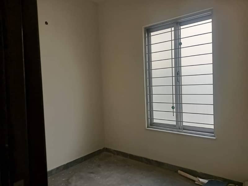 1 kanal renovated well maintained house for sale in dha phase 4 16