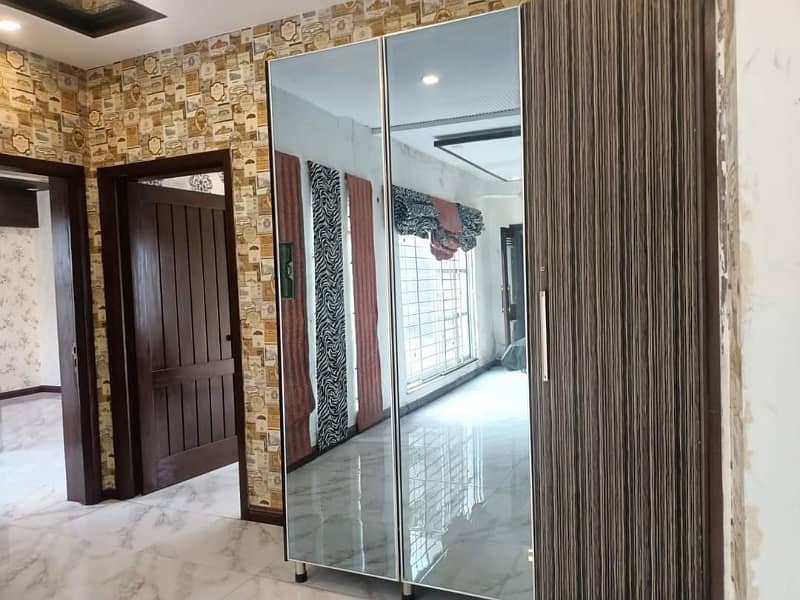 1 kanal renovated well maintained house for sale in dha phase 4 17