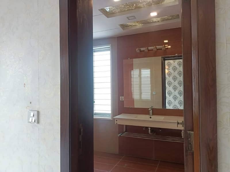 1 kanal renovated well maintained house for sale in dha phase 4 19