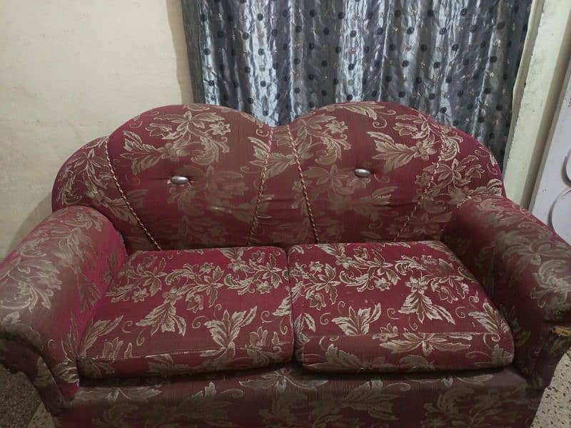 4 seater 2/1/1 in good condition with covers (sofa set) 0