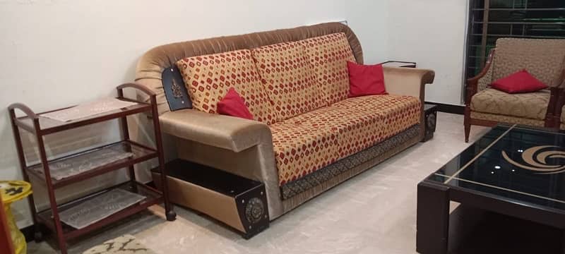 Sofa set (3 seater + 2 seater + 1 seater) 4