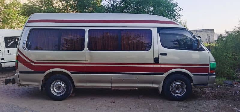 Toyota hiroof hiace 7