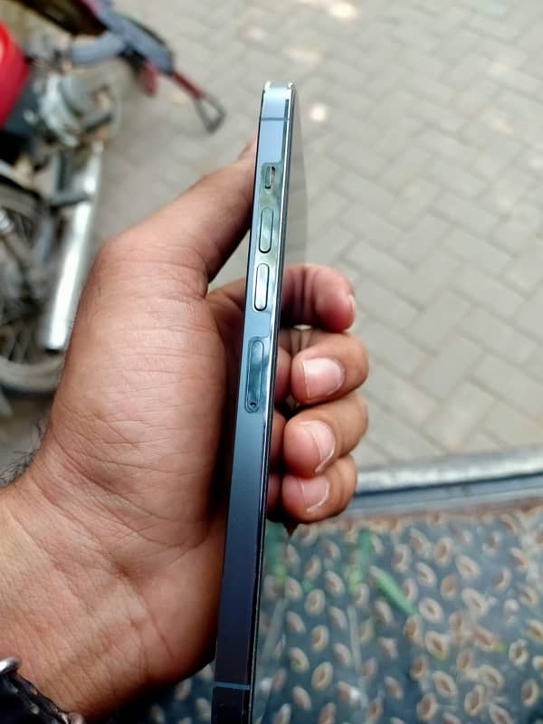 I phone 13 pro max 256 gb with box non pta 4