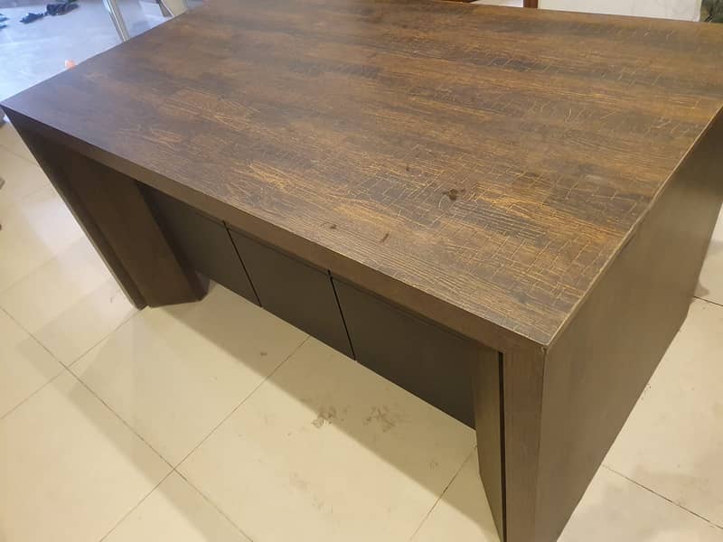 Office table wide in side with separate drawers 1