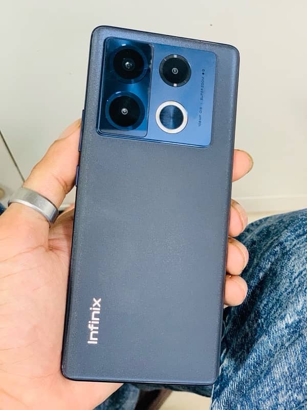 Infinix Note 40 pro 12/256 1