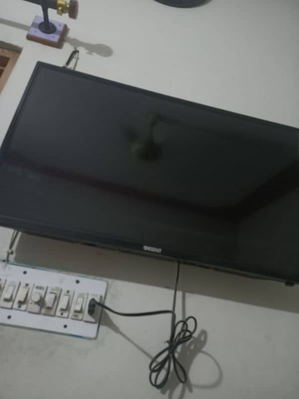 FOR SALE new 10/10 led (original ORIENT) led 32inches led 5